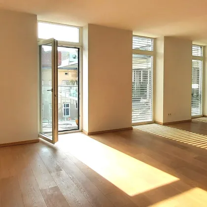 LUXUS IN BESTLAGE MIT GROSSEM BALKON INKLUSIVE TIEFGARAGENPLATZ - hohe Rendite! Vermietet bis Ende Sept 2028 - Bild 2