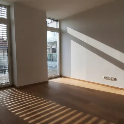 LUXUS IN BESTLAGE MIT GROSSEM BALKON INKLUSIVE TIEFGARAGENPLATZ - hohe Rendite! Vermietet bis Ende Sept 2028 - Bild 3
