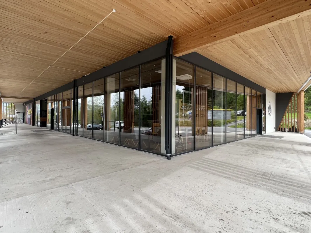 Moderne Geschäftsfläche mit vielseitiger Nutzungsmöglichkeit und bester Verkehrsanbindung - Bild 1