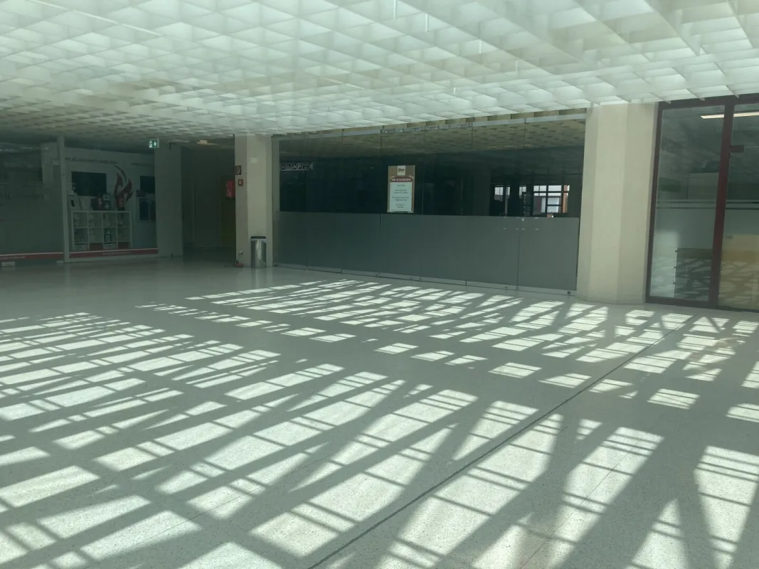 Große Gewerbefläche im KAUFPARK neben Ärztezentrum- Gastronomie möglich - Bild 1