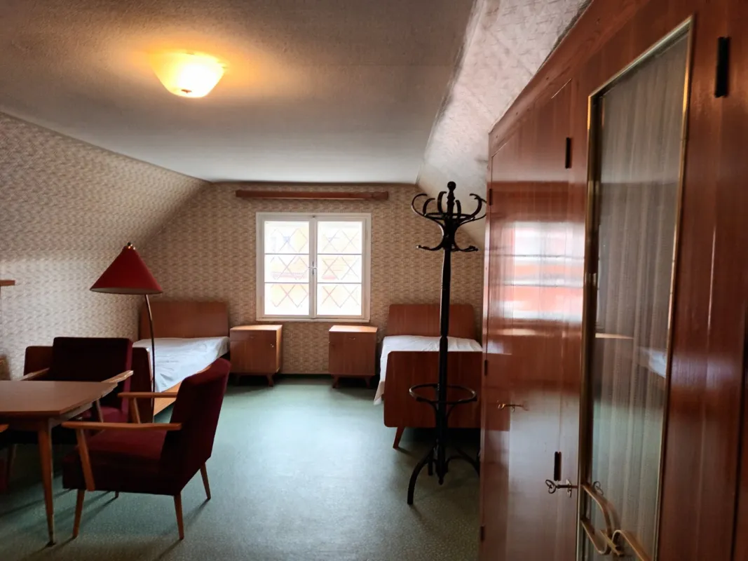 Älteres Einfamilienhaus mit Verkaufslokal im Ortsverband - Bild 1