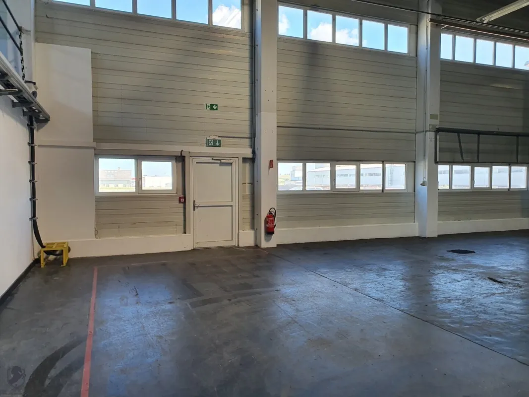 Zur Vermietung gelangt eine Lagerhalle mit ca. 700 m² Gesamtfläche in Siegendorf nahe Eisenstadt - Sopron - Bild 1