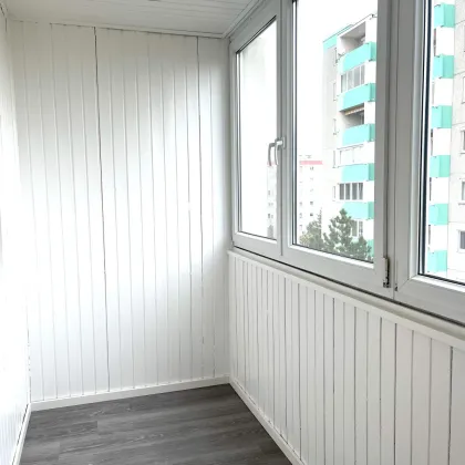 Helle, renovierte 2-Zimmer-Wohnung mit Loggia im 5. Liftstock in Baden - Bild 2