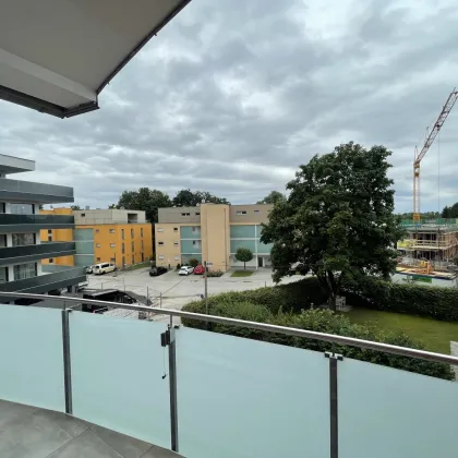 3-Zimmer-Wohnung mit möblierter Küche, Terrasse und Garagenparkplatz in beliebter Wohngegend Schärding - Bild 2