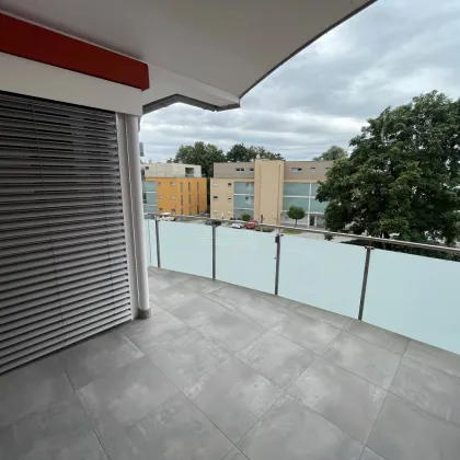 3-Zimmer-Wohnung mit möblierter Küche, Terrasse und Garagenparkplatz in beliebter Wohngegend Schärding - Bild 3