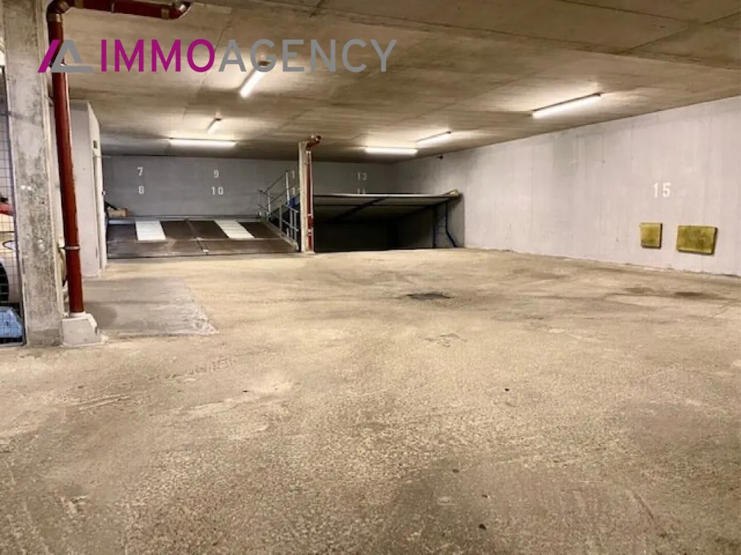 VERSCHIEDENE STELLPLÄTZE IN ÜBERSICHTLICHER ERDGESCHOSS-GARAGE - Bild 1