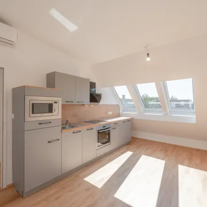 ++NEU++ Hochwertige 2-Zimmer DG-Wohnung mit zwei Balkonen, Ruhelage im Hof! - Bild 2