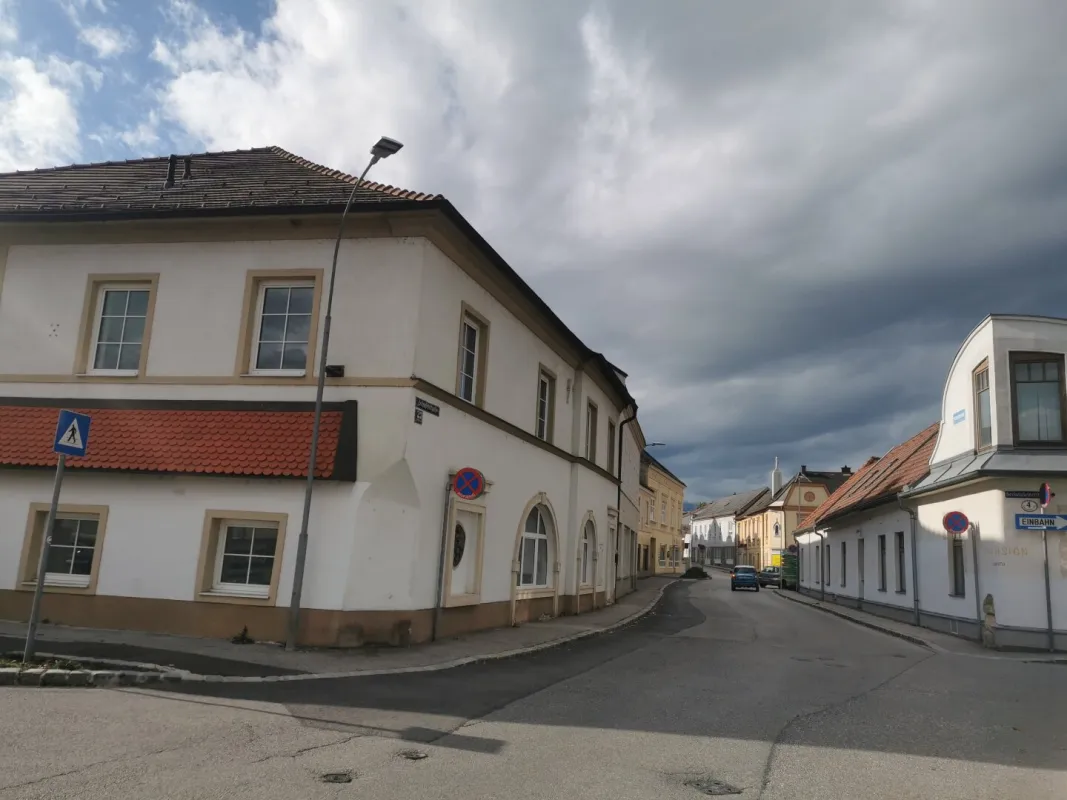 Anlegerhit: Wohn- und Geschäftshaus im Zentrum der Bezirkshauptstadt  Neunkirchen zu verkaufen - Bild 1