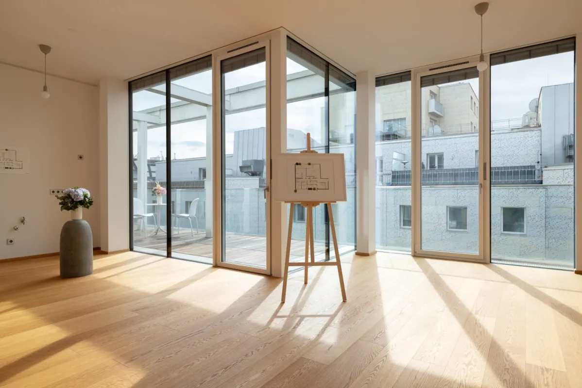 MODERN - ZEITLOSER LUXUS - STADTPARK - INNENSTADT                     4  SCHLAFZIMMER | 3  BÄDER |             3 TERRASSEN | PARKPLATZ - Bild 1
