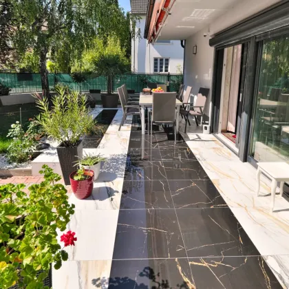 Stadtvilla in Bestlage von Hietzing, 6 Haupträume, 15 Nebenräume, Pool, Solaranlage, Sauna (mit eigener Privatstraße) - Bild 3