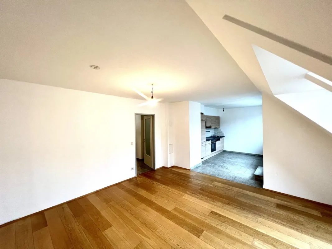 EINMALIGE CHANCE! 3-Zimmer DG-Wohnung inkl. Terrasse!! - Bild 1