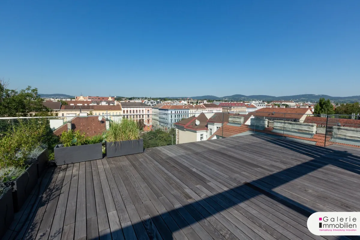 Spektakulärer Blick - Erstbezugsmaisonette im Stilaltbau - große Terrasse - Garage im Haus - Bild 1