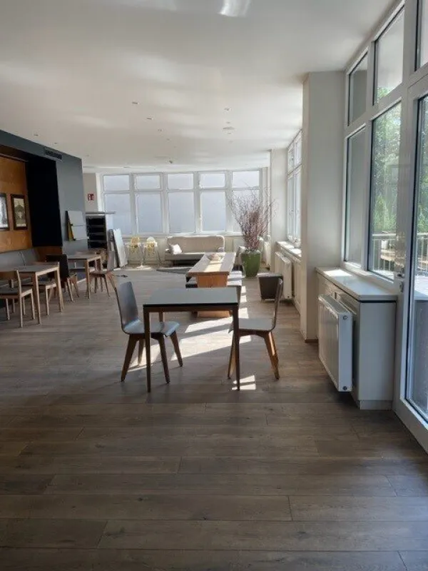 Moderne, neuwertig ausgestattete 269,42 m² Cafeteria in Ärztezentrum! - Bild 1