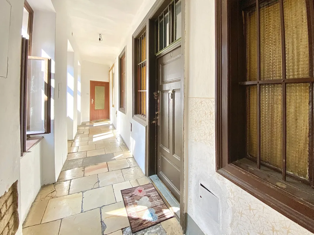 BAUBEWILLIGTER UMBAU + DG-AUSBAU I Zinshaus mit viel Potential I U4 + U6 I Nähe Schönbrunn I Rohdachboden - Bild 1