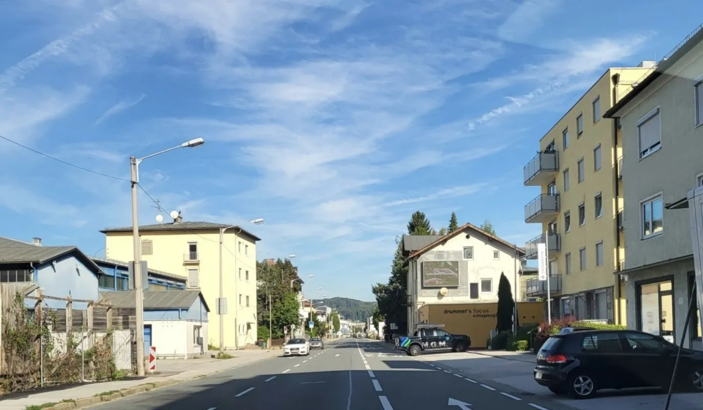 Gewerbebaugrund Innenstadtlage mit Wohnhaus - Bild 1