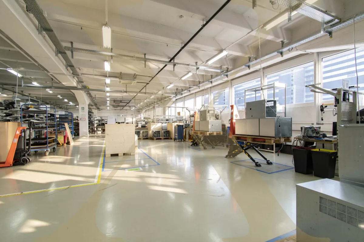 Lager-/Assemblingfläche (auch teilbar) mit Büroflächen im Hafengebiet Linz zu vermieten! - Bild 1