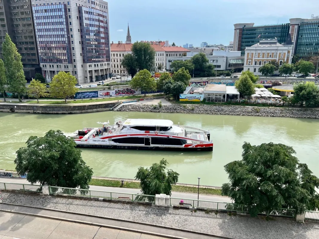 ***RENOVIERUNGSBEDÜRFTIG 3 ZI MIT BALKON UND FERNBLICK*** - Bild 1