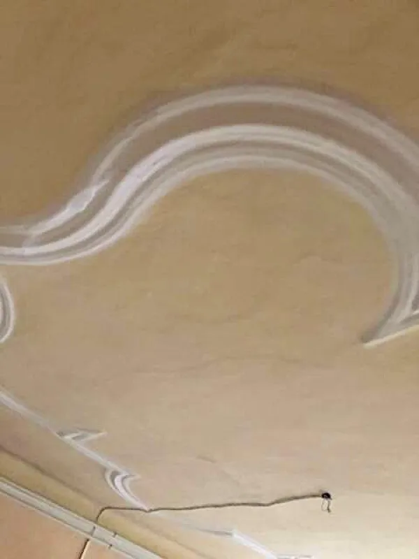 Kleine, historische Entwicklungsliegenschaft im Zentrum von Krems, mit Charme und Rohdachboden, bis auf eine Wohnung leer. wieder ein besonderes Objekt von allesgefunden.at... - Bild 1