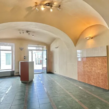 Wohn- und Geschäftshaus auf drei Ebenen I EG mit Geschäft, Auslagen und Lager I darüber 2 große Büro-/oder Wohnetagen - Bild 2