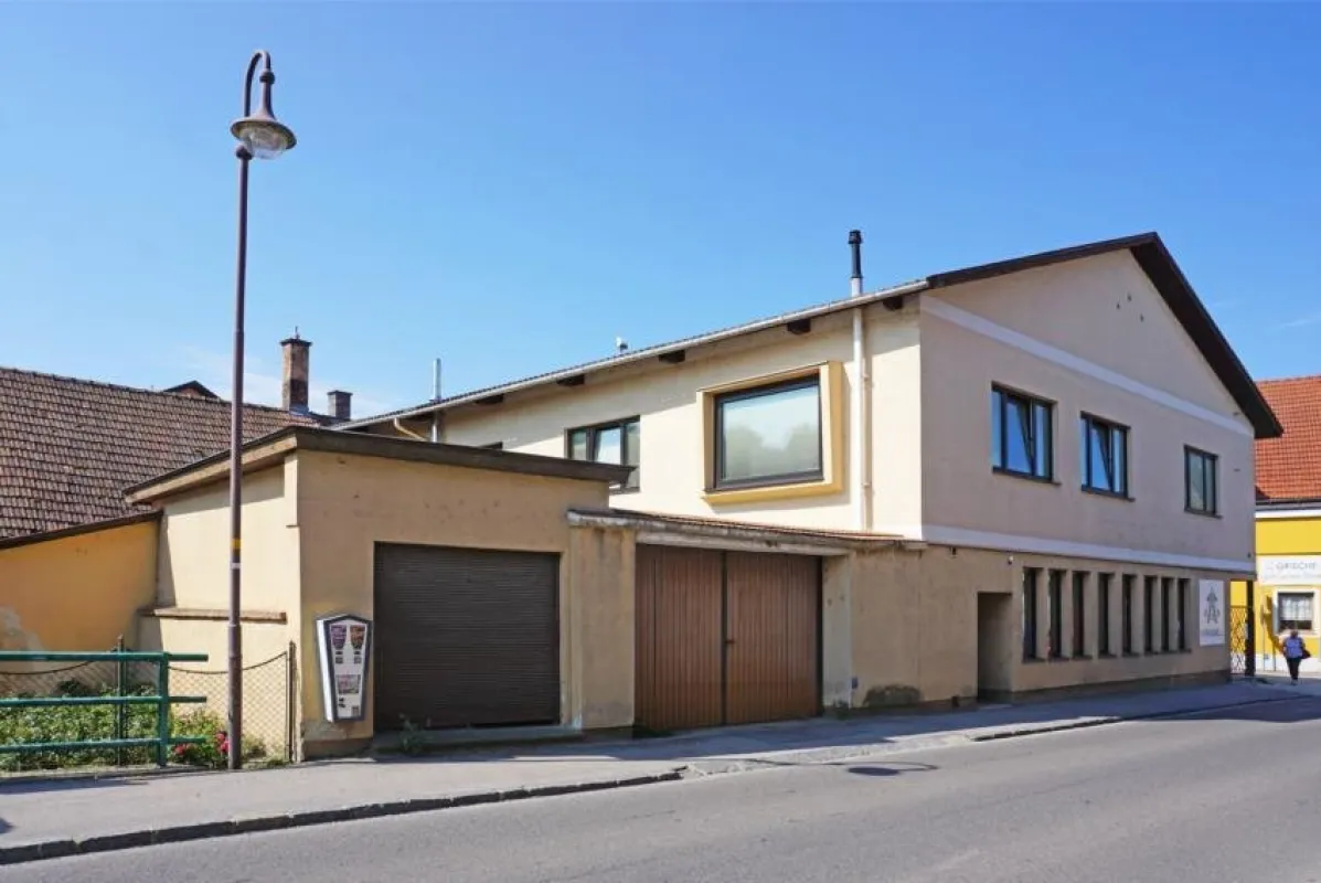 Wohnhaus mit Geschäftslokal, Garage und Garten im Zentrum von Maria Anzbach - Bild 1