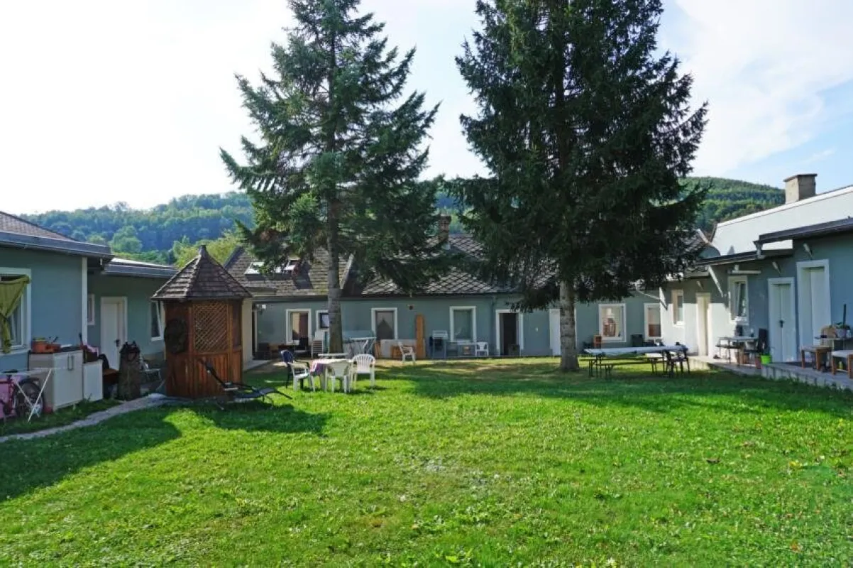Geschäfts-, Büro- oder/und Wohngebäude im Pressbaumer Zentrum - Bild 1