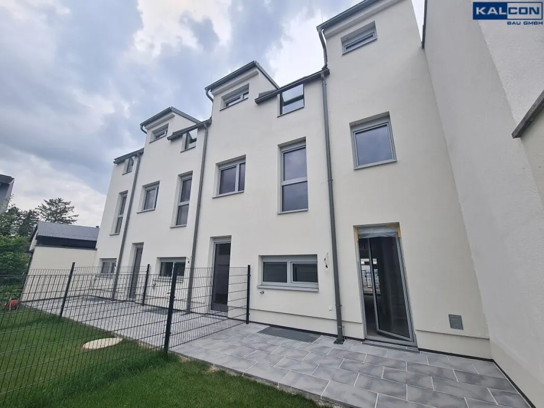 Schlüsselfertiges 171m² Reihenhaus in ruhiger Lage | Ziegelmassiv-Bauweise | Gärten | beheizter Wohnkeller | PKW-Stellplätze | Wäscheschacht | Staubsaugeranlage | Terrasse | S-Bahn-Nähe | PROVISIONSFREI - Bild 1