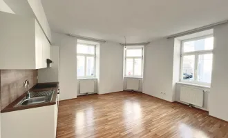 NEU! Hinreißend saniertes Altbauhaus! Lichtdurchflutete 2-Zimmer Eckwohnung!