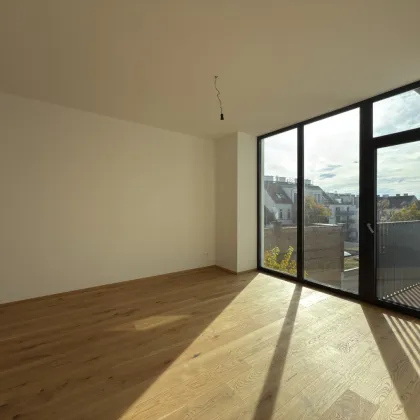HERBSTAKTION - NEUE PREISE |  3-Zimmer Altbauwohnung mit großzügiger Verglasung und südseitigem Innenhofbalkon  | Fernwärme - Bild 3