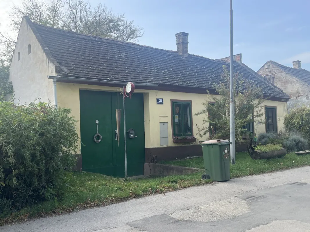 Baugrundstück mit historischem Altbestand und viel Potenzial mitten in Oberlaa - Bild 1