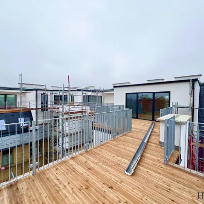 Über den Wolken - Provisionsfreie Maisonette-Dachgeschosswohnung mit 3 Terrassen und Blick auf die Gloriette! - Bild 3