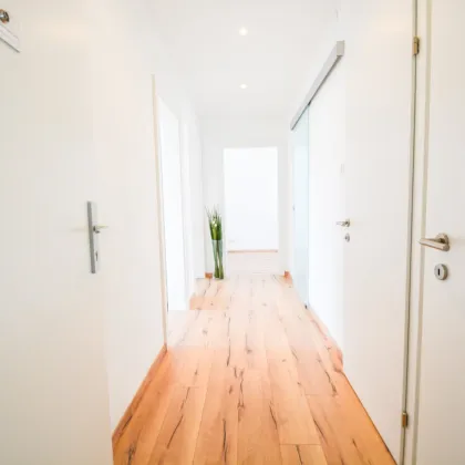 *WOW*I LETZTER STOCK MIT LIFT I TOP SANIERT I DUSCHE I DESIGNER-KÜCHE I BAHNHOFNÄHE I HAUSTIERE WILLKOMMEN I SEHR MODERN I TOP GRUNDRISS I - Bild 2
