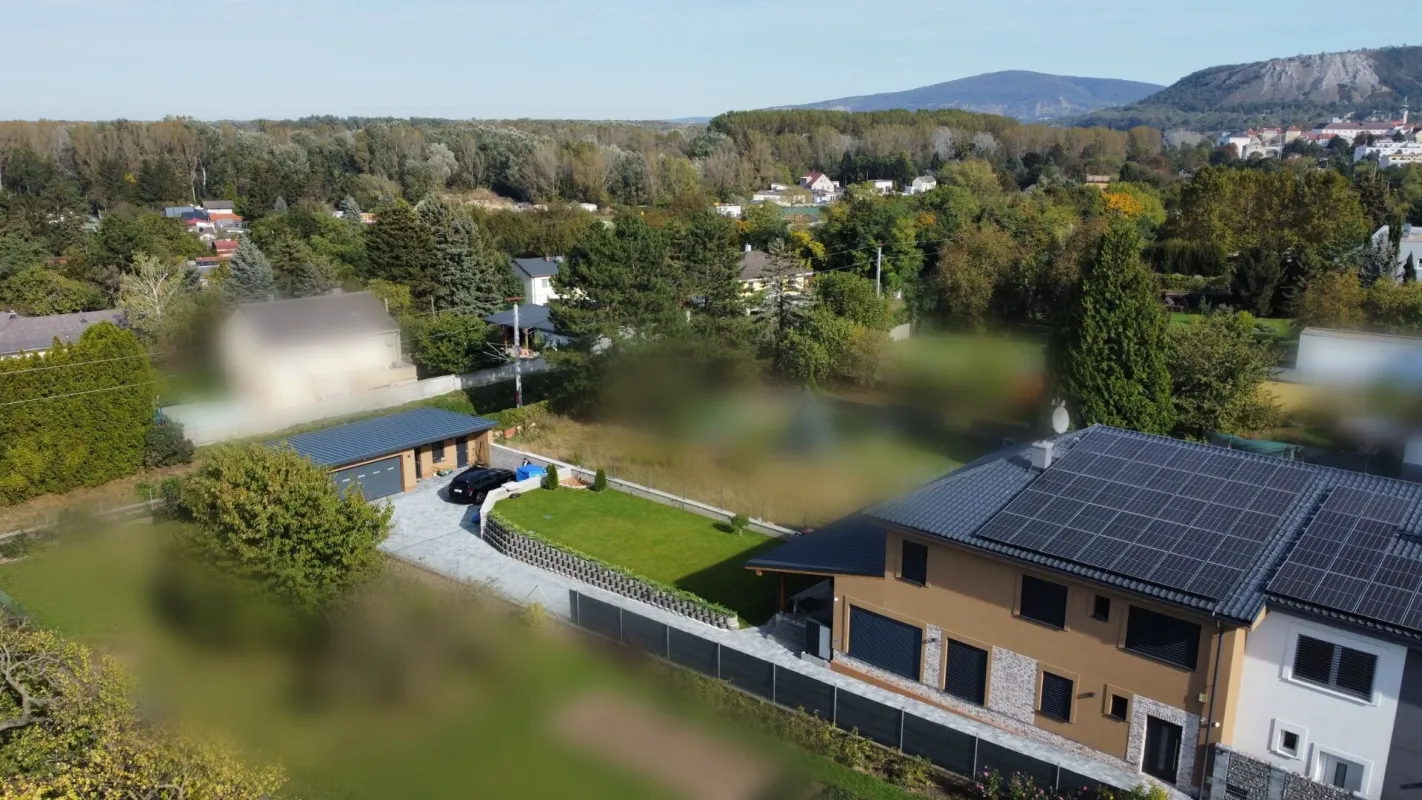 Luxuriöses Einfamilienhaus mit nachhaltiger und moderner Architektur in 2410 Hainburg an der Donau. - Bild 1