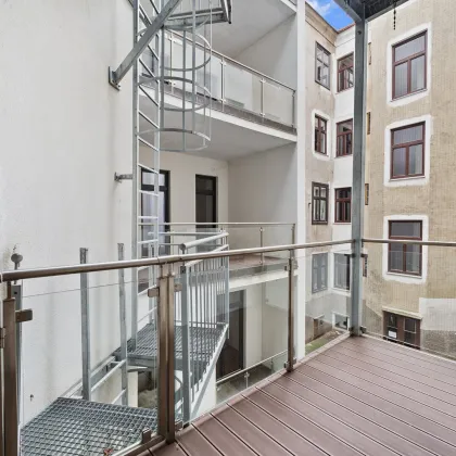 Exklusive Altbauwohnung mit großem Balkon in Gehweite zum Schweizergarten - Bild 3