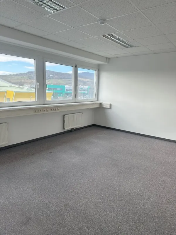 Effizient und zentral: 2-Zimmer-Büro mit Nische für Teeküche im IZ-NÖ Süd - Bild 1