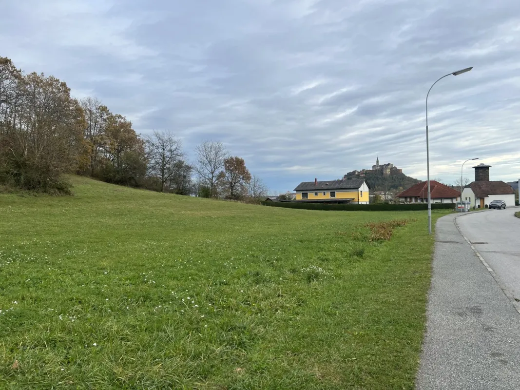 KROTTENDORF bei GS !! Baugrundstück in ruhiger Dorflage mit schönem Burgblick !! - Bild 1