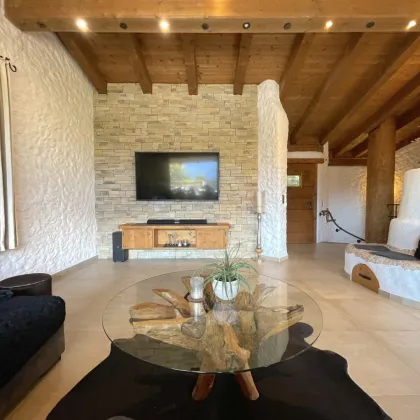 Telfs: Traumhaftes Doppelhaus im Kranebitter-Stil mit modernem Zubau & separatem Zugang! - Bild 3