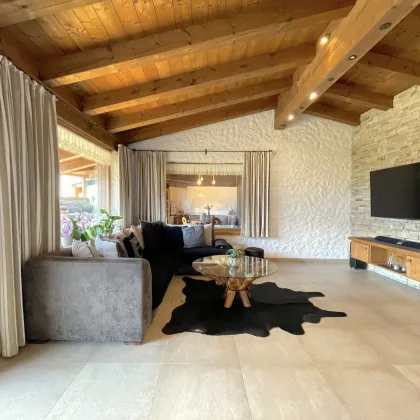 Telfs: Traumhaftes Doppelhaus im Kranebitter-Stil mit modernem Zubau & separatem Zugang! - Bild 2