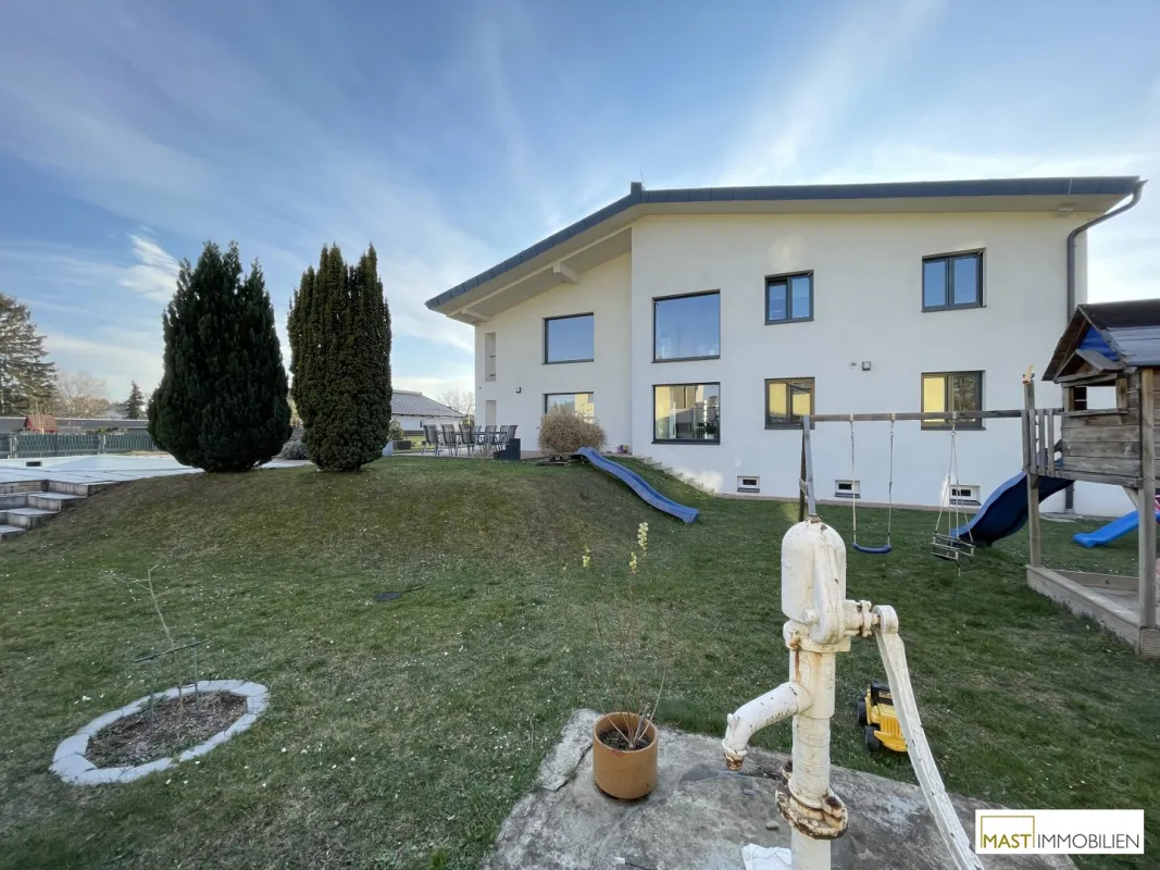 *NEU* 6-Zimmer Einfamilienhaus mit 1410 qm Grundfläche! - Bild 1