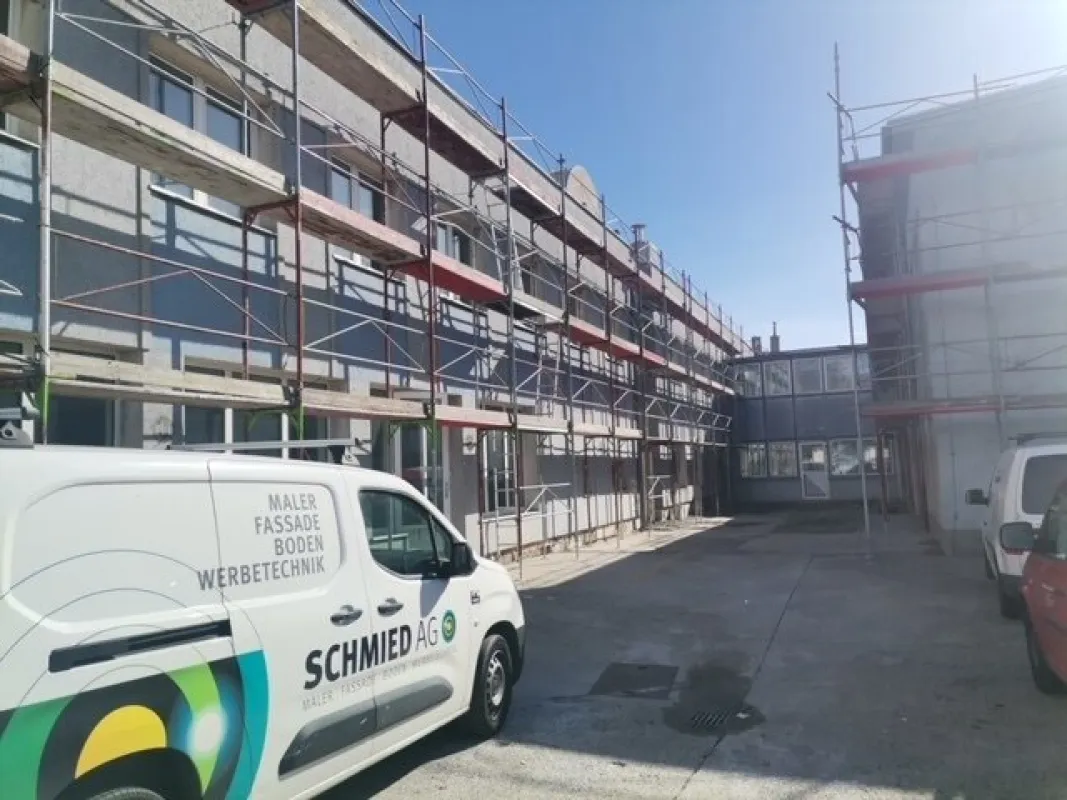 Vollsanierte Gewerbefläche in Wien: 682m²,  perfekt für Ihr Business! 28 Stellplätze, LKW Einfahrt - Bild 1