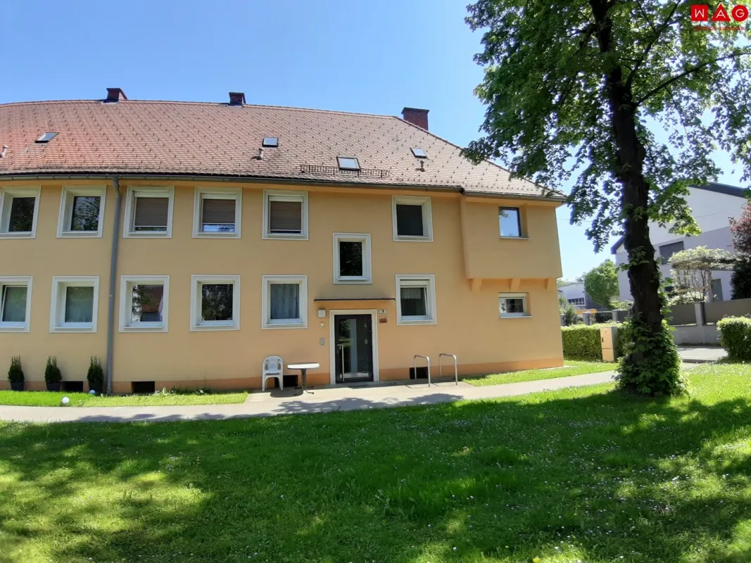 WOHNGENUSS PUR: praktisch geschnittene 2-Raum Wohnung in ruhiger und zentrumsnaher Lage! Preiswert mit heller Raumaufteilung, ebenerdiger Dusche und hochwertigem Zustand! - Bild 1