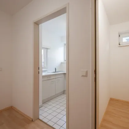 ab sofort: Helle gut aufgeteilte 2 Zimmer Wohnung - Nähe S-Bahn Gersthof - Bild 3