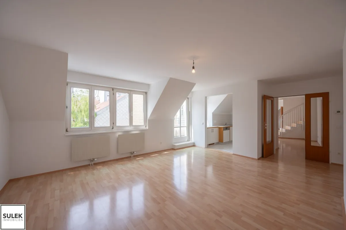 ** Top gepflegte 4 Zimmer Dachgeschoss Wohnung mit Alleinutzung 3er hofseitigen Terrassen - Maisonette Wohnung - Nähe Bahnhof Gersthof ** ab sofort ** - Bild 1