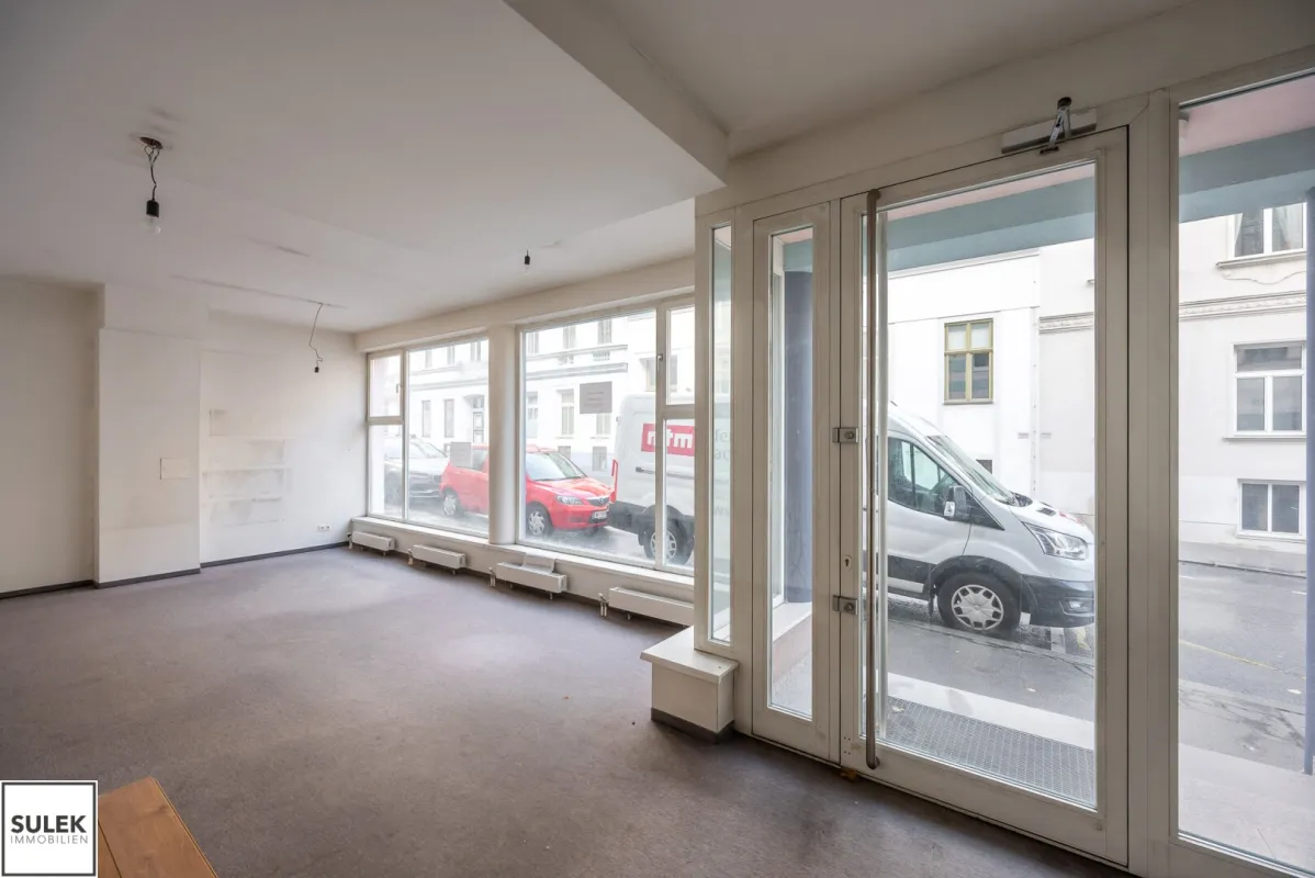 ** ab sofort: ein rd. 238 m² großes Geschäftslokal mit großer Straßenfront, 5 Räume ** - Bild 1