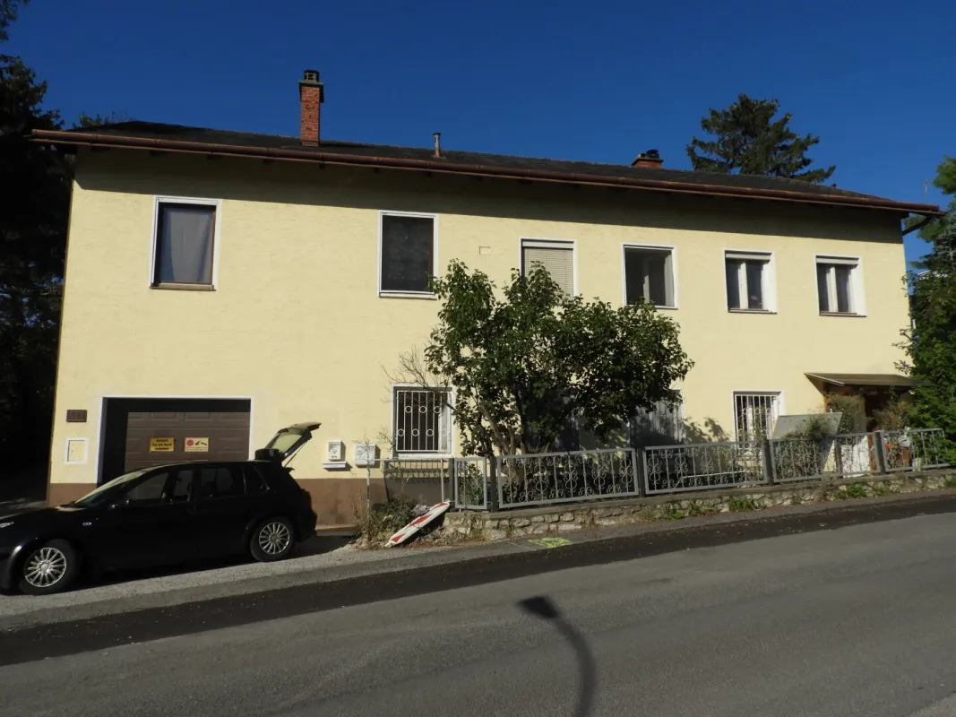 Dreifamilienhaus - attraktives Investment mit Garten - Bild 1