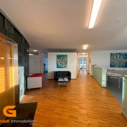 Arbeitsplatz trifft Weitblick: Penthousebüro in Stadtlage kaufen - Bild 3