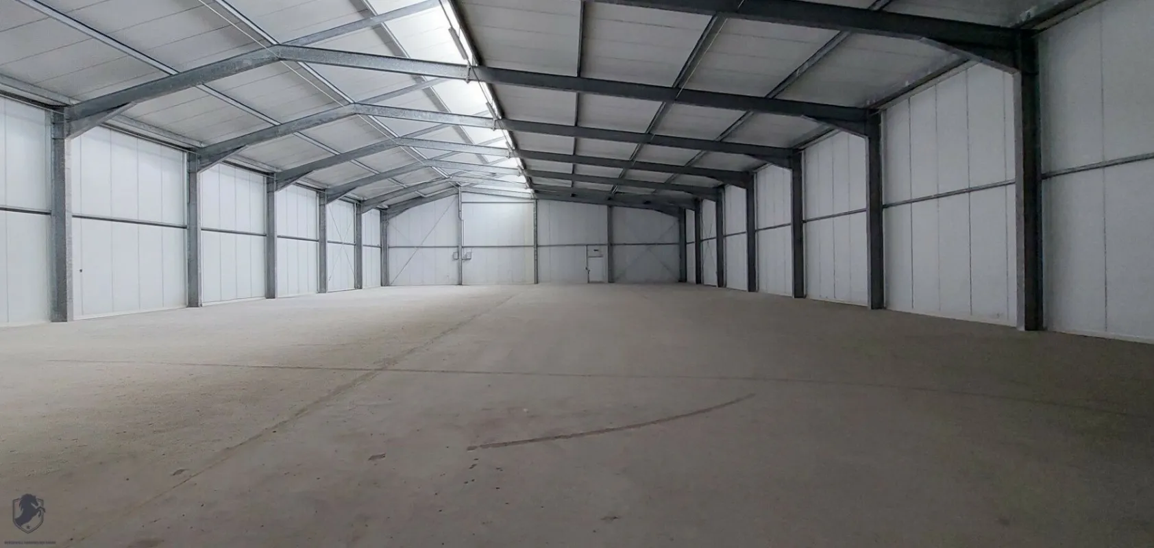 LAGERHALLE in sehr guter Lage  mit 900 m² zu vermieten. - Bild 1