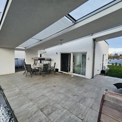 Bungalow mit Pool und Schwimmteich auf einem Baurechtsgrund. - Bild 3