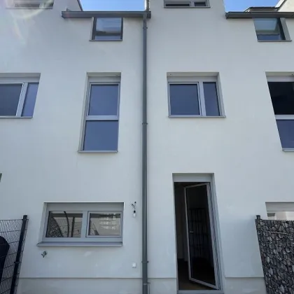 Modernes 171m² Reihenhaus mit Luftwärmepumpe | Ziegelmassiv-Bauweise | Gärten | beheizter Wohnkeller | PKW-Stellplätze | Wäscheschacht | Staubsaugeranlage | Terrasse | S-Bahn-Nähe | PROVISIONSFREI - Bild 3