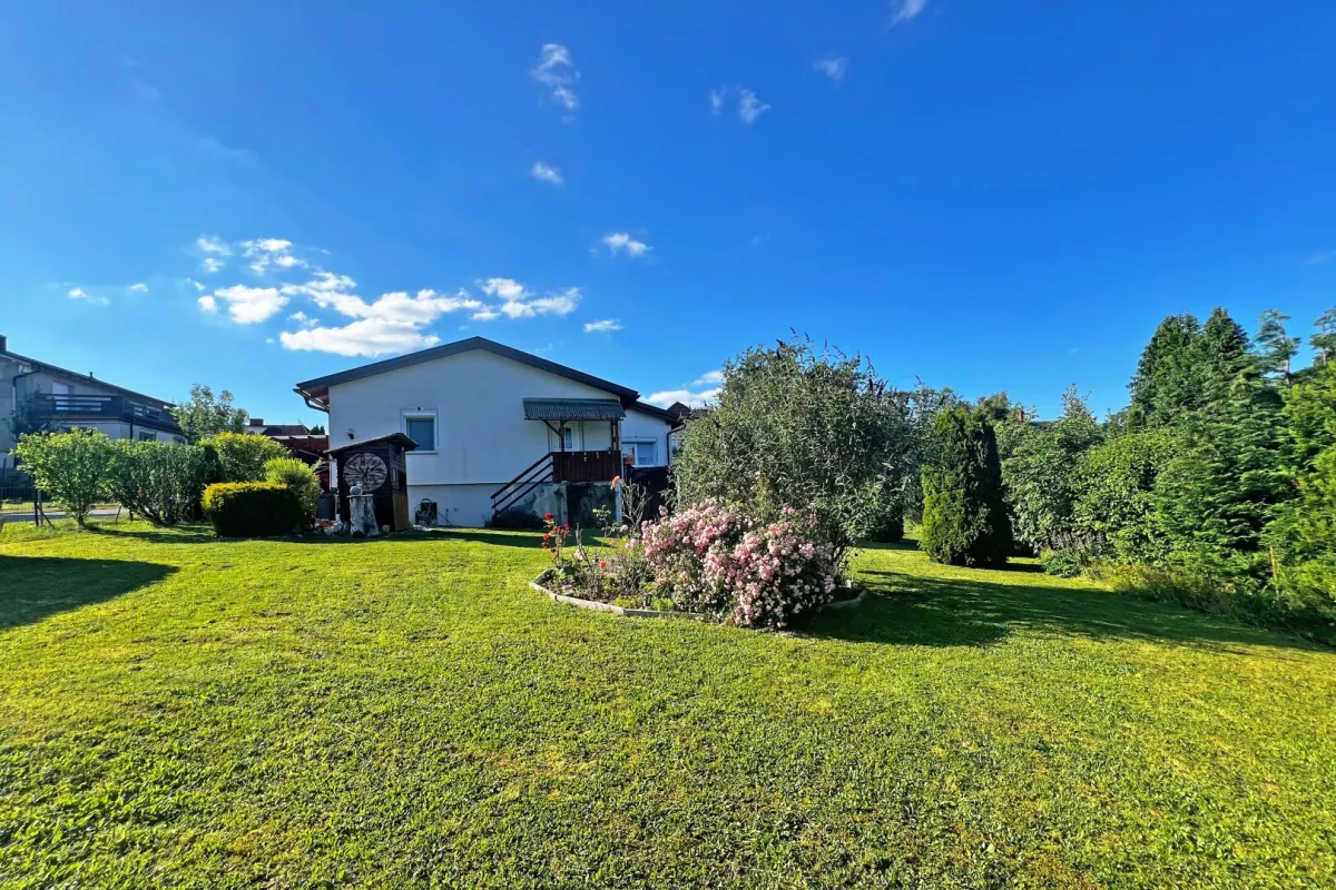 Attraktives Einfamilienhaus - ruhig, gepflegt und mit großem Garten - ideal für Familien! - Bild 1