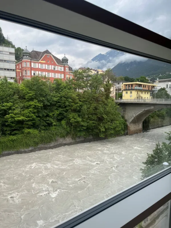 Gestalten Sie Ihr Büro, Ihre Praxis in Landeck mit. - Bild 1